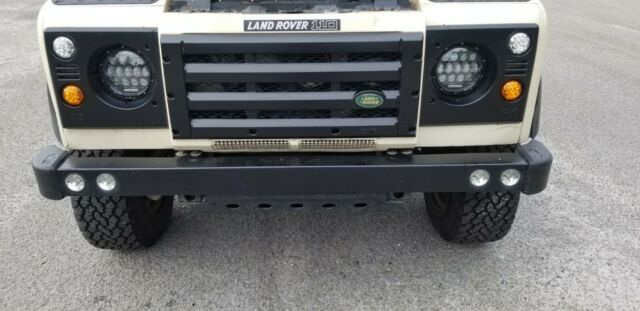 1983 Land Rover Defender . - photo 3