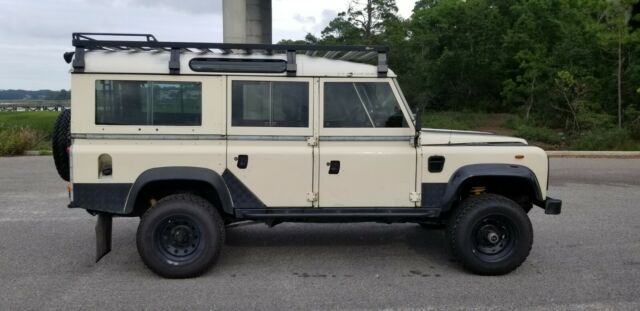 1983 Land Rover Defender . - photo 5