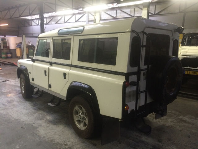 1900 Land Rover Defender 110 - photo 3
