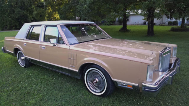 1983 LINCOLN CONTINENTAL MARK VI - 4 Door - V8 - 302 5L - Excellent Vinyl Top - 1983 Lincoln Continental