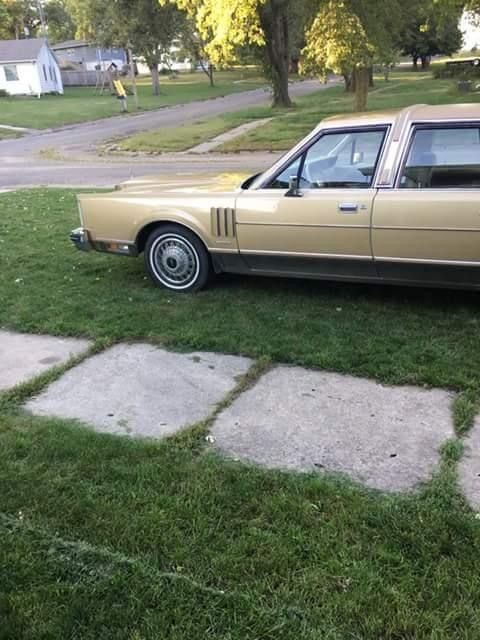 1983 Lincoln Continental - photo 3