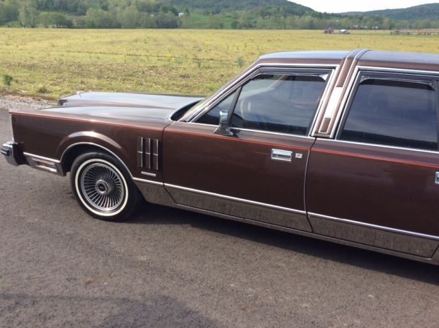 1983 Lincoln Continental - photo 2