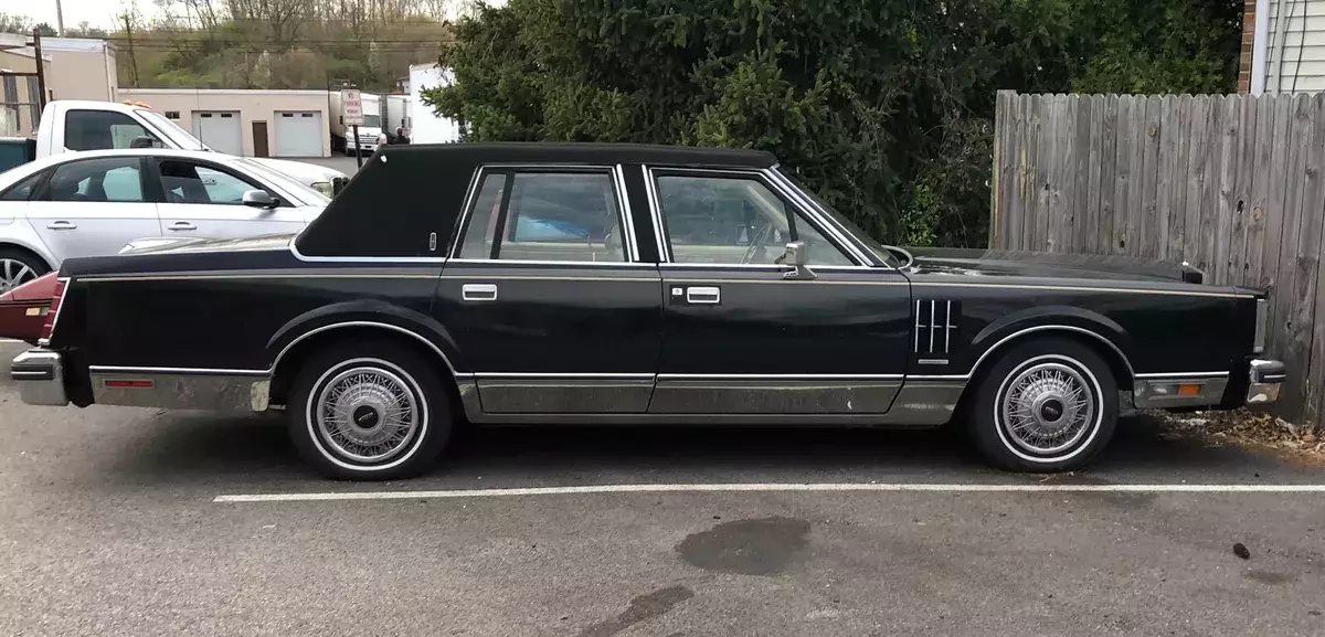 1983 LINCOLN MARK VI-LOW MILES-ROADSTER PACKAGE-CLASSIC LINCOLN LUXURY 4DR SEDAN 1983 Lincoln Mark Series MARK VI - LOW MILES- COLLECTOR CAR