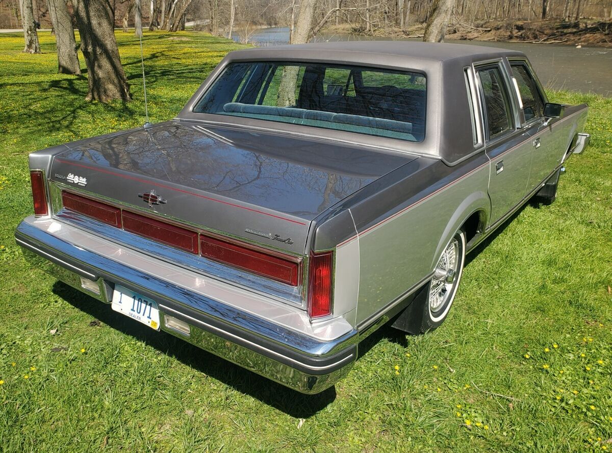 1983 Lincoln Town Car - photo 3