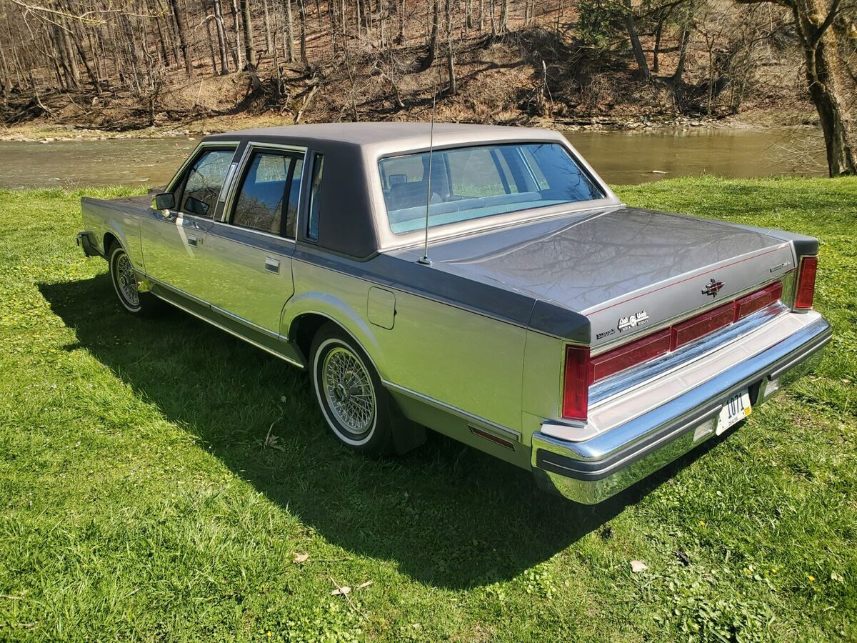 1983 Lincoln Town Car - photo 4