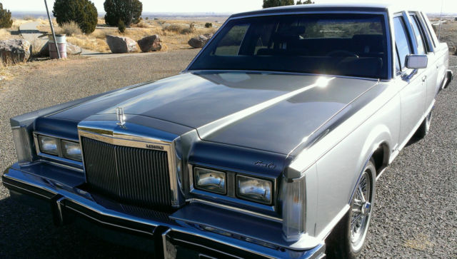 1983 Lincoln Town Car - photo 2