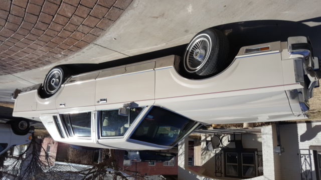 1983 Lincoln Town Car restored plus another one needs to be completed 1983 Lincoln Town Car Signature Series