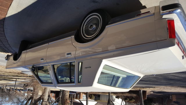 1983 Lincoln Town Car Signature Series - photo 2