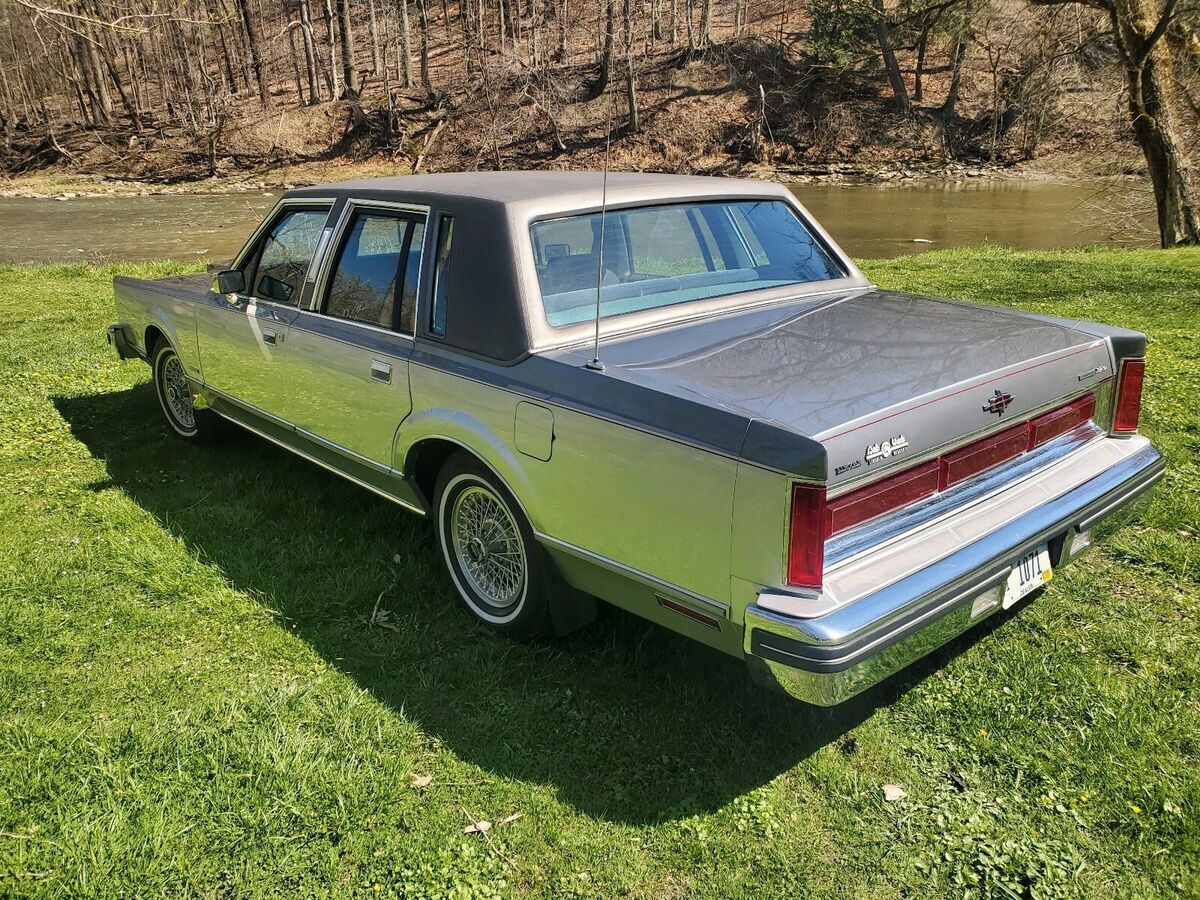 1983 Lincoln Town Car - photo 7