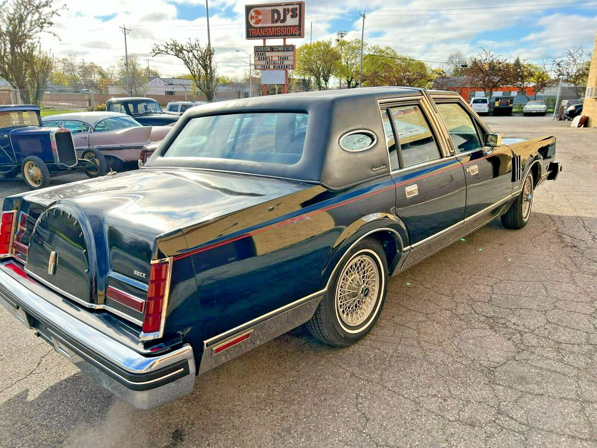 1983 Lincoln Town Car - photo 4
