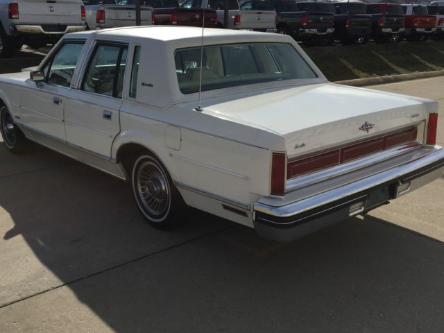 1983 Lincoln Town Car Signature Series - photo 3