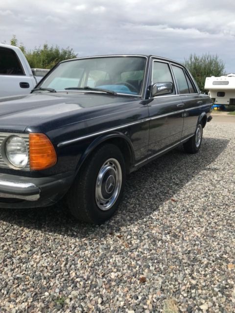 1983 Mercedes 230E W123 1980 Mercedes-Benz 200-Series