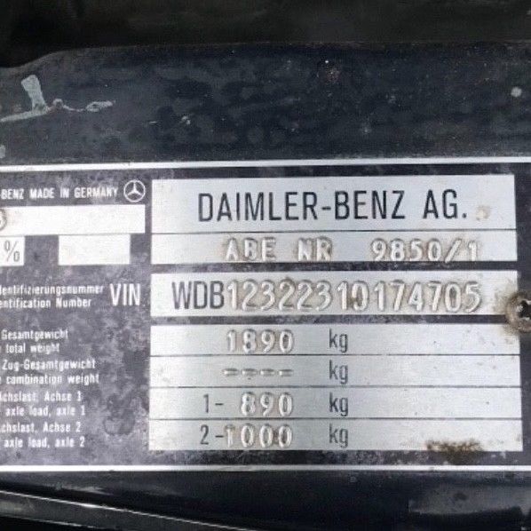 1980 Mercedes-Benz 200-Series - photo 13