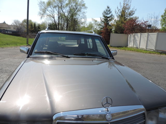 1983 Mercedes-Benz 200-Series 230TE Wagon W123 - photo 5