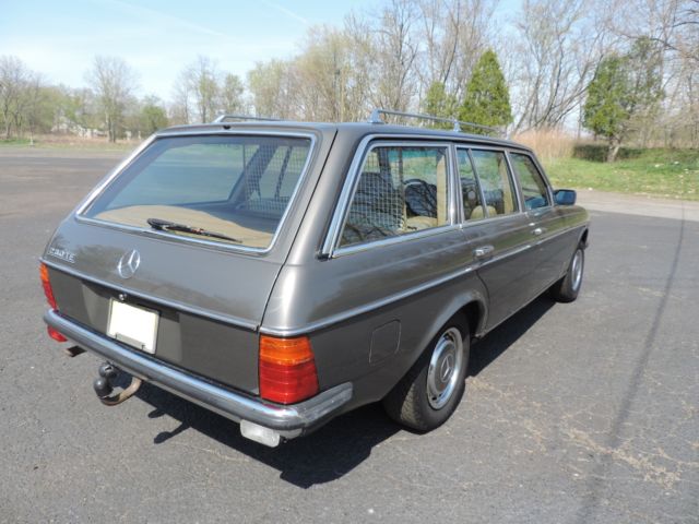 1983 Mercedes 230TE Wagon. Only 38K mi. Air. Manual. Nice clean car. NO RESERVE 1983 Mercedes-Benz 200-Series 230TE Wagon W123