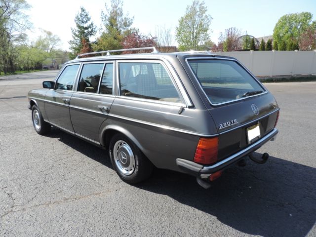 1983 Mercedes-Benz 200-Series 230TE Wagon W123 - photo 2