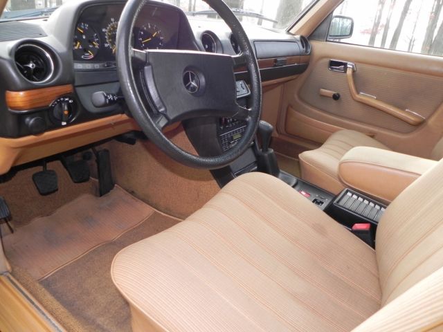 1983 Mercedes-Benz 200-Series 230TE Wagon W123 - photo 8