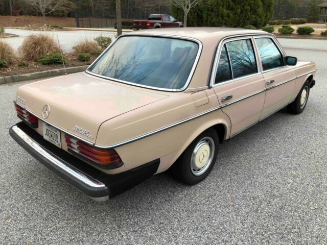 1983 Mercedes-Benz 200-Series 240D - photo 3
