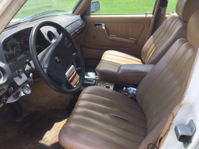 1983 Mercedes-Benz 200-Series - photo 6