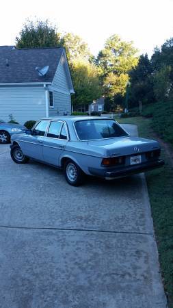1983 Mercedes-Benz 200-Series Leather Interior, Alloy Wheels, Sunroof - photo 3