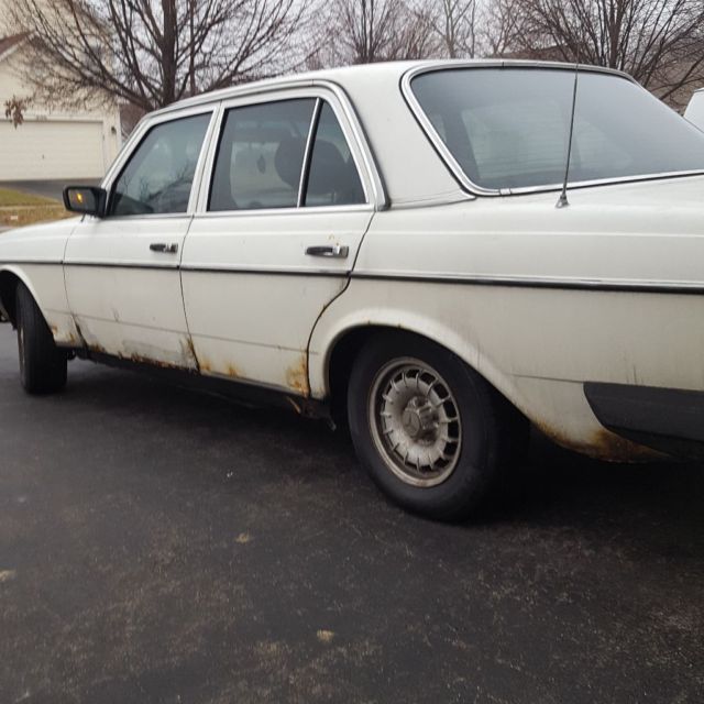 1983 Mercedes-Benz 300-Series - photo 3