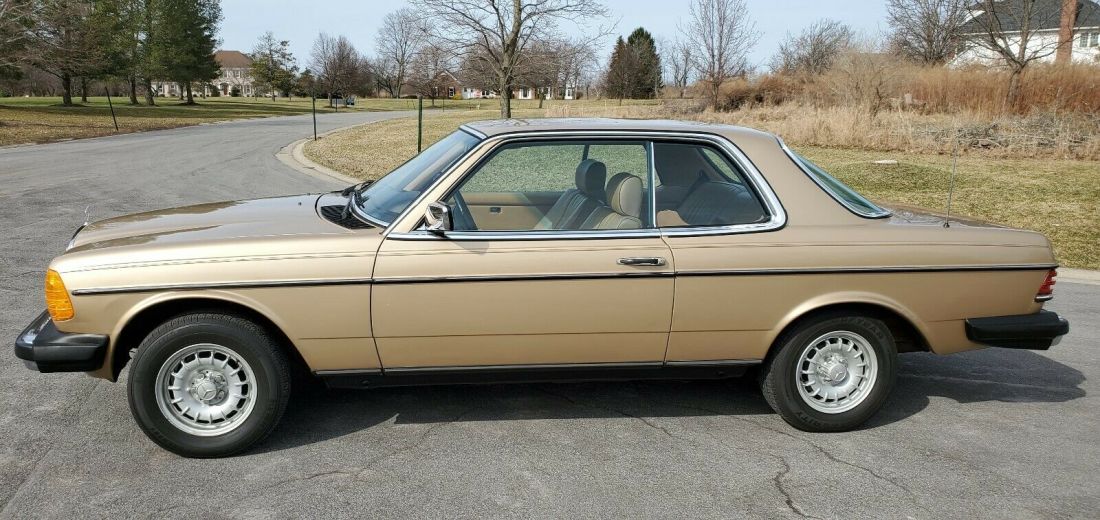 1983 Mercedes-Benz 300-Series Rare 300CD Meticulous Mercedes Service History - photo 3