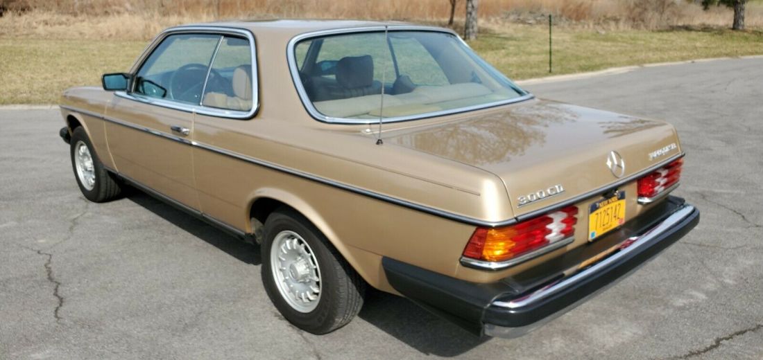 1983 Mercedes-Benz 300-Series Rare 300CD Meticulous Mercedes Service History - photo 4