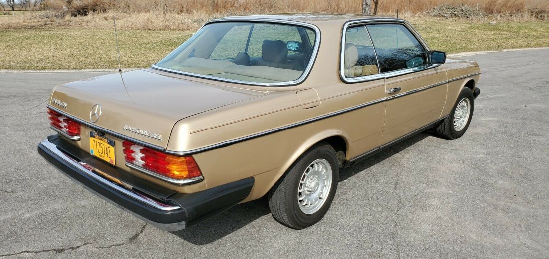 1983 Mercedes-Benz 300-Series Rare 300CD Meticulous Mercedes Service History - photo 5