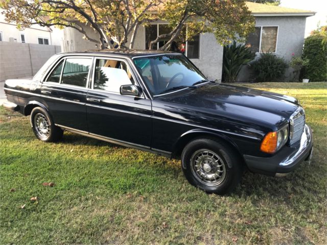1983 Mercedes 300D - Dark Blue - Runs and Looks Great 1983 Mercedes-Benz 300-Series 300D