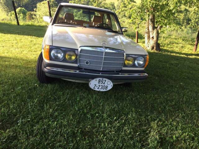 1983 Mercedes 300D - Every maintenance record since 1983!!! 1983 Mercedes-Benz 300-Series