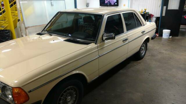 1983 Mercedes-Benz 300-Series - photo 4