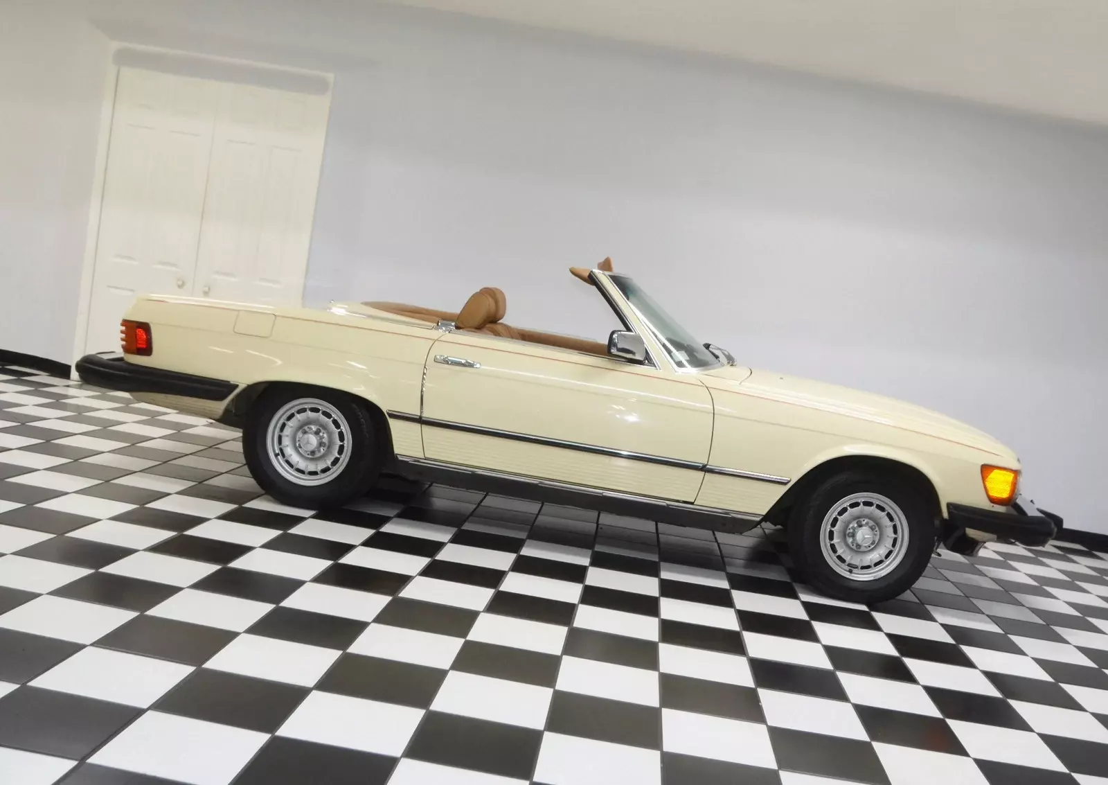 1983 Mercedes 380SL Roadster - Clean Carfax – Kenwood Audio – 52k Miles! 1983 Mercedes-Benz 380SL Roadster