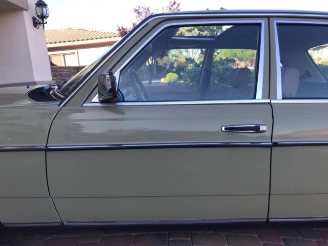 1983 Mercedes-Benz 200-Series - photo 11