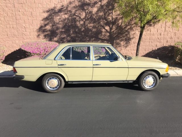 1983 Mercedes-Benz 200-Series - photo 2
