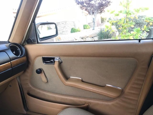 1983 Mercedes-Benz 200-Series - photo 8