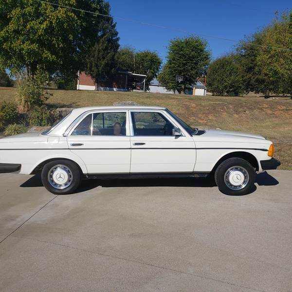 1983 Mercedes-Benz 200-Series 240 D 4dr Diesel Sedan - photo 8