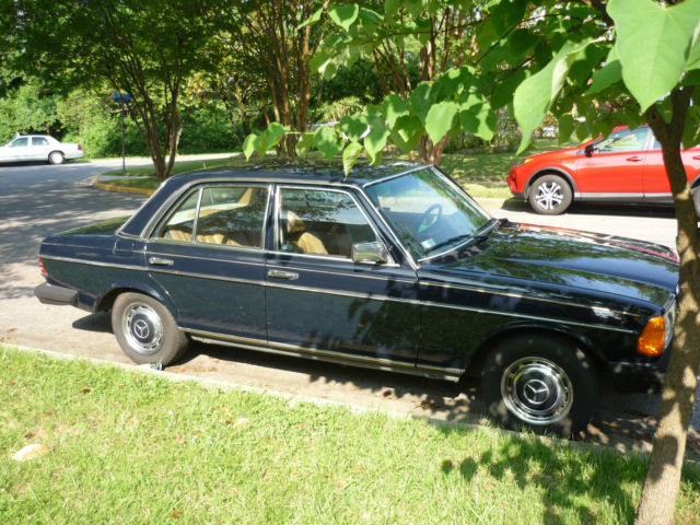 1983 Mercedes-Benz 200-Series - photo 2