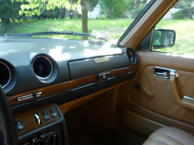 1983 Mercedes-Benz 200-Series - photo 5