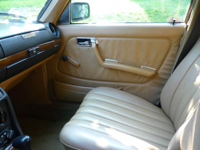 1983 Mercedes-Benz 200-Series - photo 6