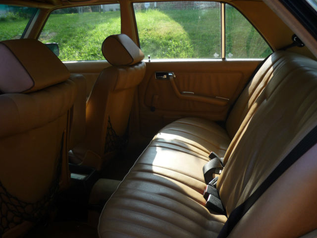 1983 Mercedes-Benz 200-Series - photo 8