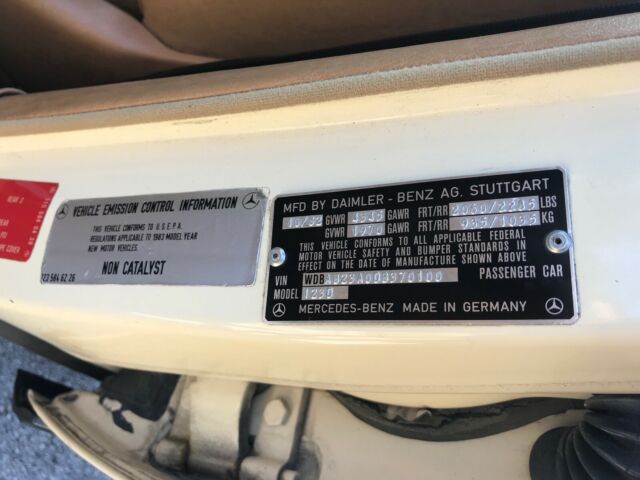 1983 Mercedes-Benz 200-Series - photo 12