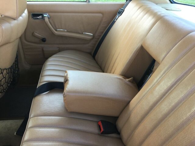 1983 Mercedes-Benz 200-Series - photo 7