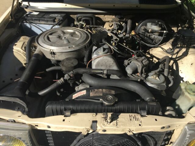 1983 Mercedes-Benz 200-Series - photo 9