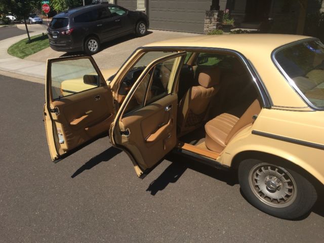 1983 Mercedes-Benz 200-Series - photo 11