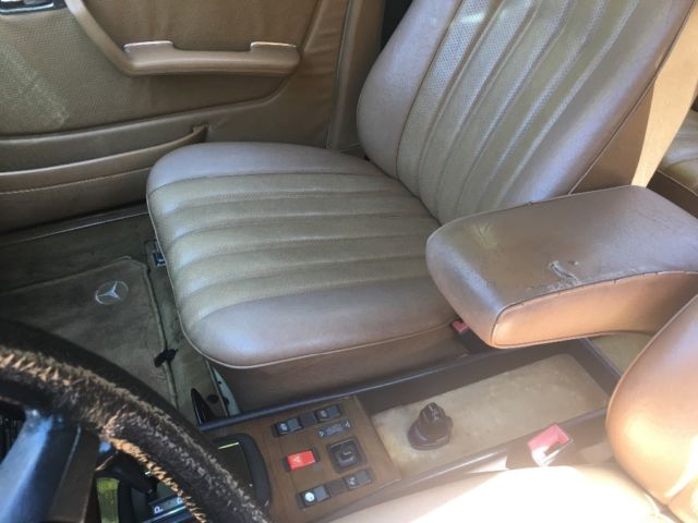 1983 Mercedes-Benz 200-Series - photo 8