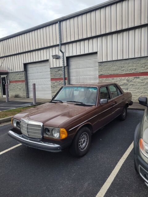 1983 Mercedes-Benz 200-Series D - photo 2