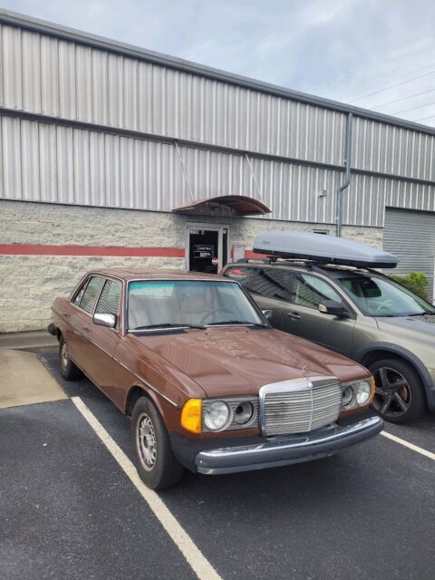 1983 Mercedes-Benz 200-Series D - photo 3