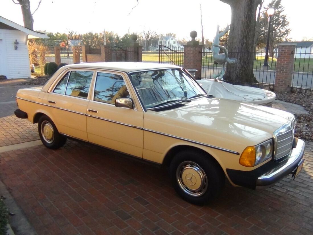 1983 Mercedes-Benz 200-Series - photo 3