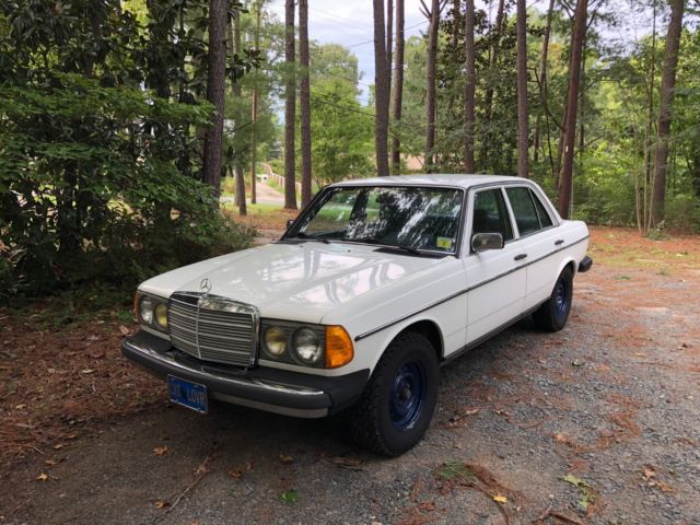 1983 Mercedes-Benz 240D W123 Rare Manual Sunroof 1983 Mercedes-Benz 200-Series