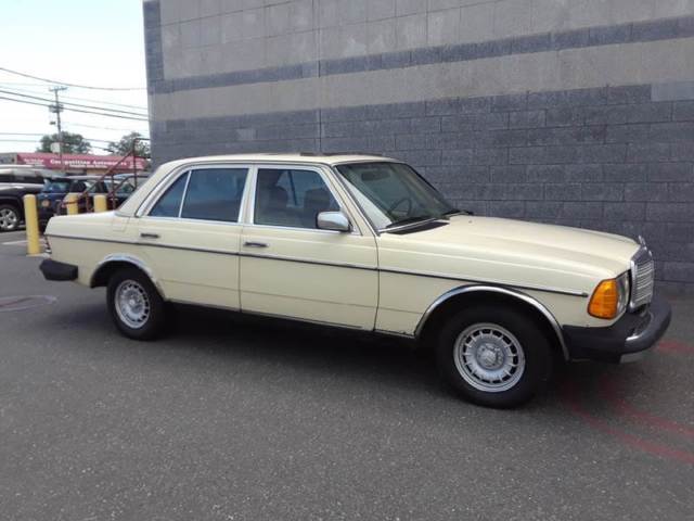 1983 Mercedes-Benz 300-Series 300 D 4dr Turbodiesel Sedan - photo 2